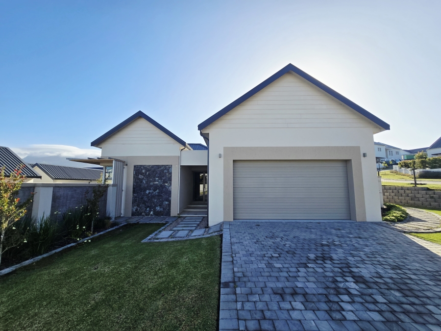 4 Bedroom Property for Sale in Kingswood Golf Estate Western Cape